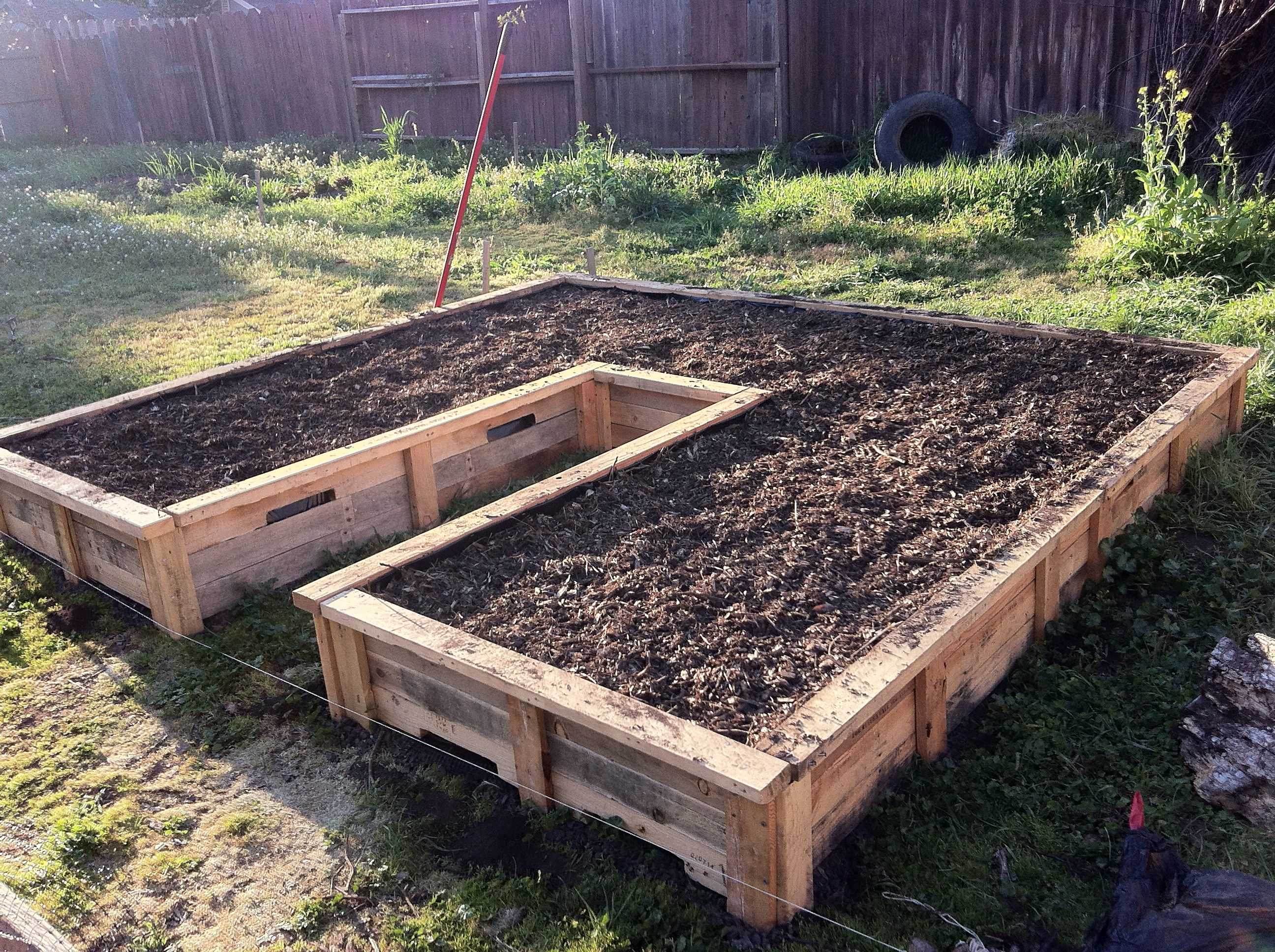 12 DIY Raised Garden Bed Ideas