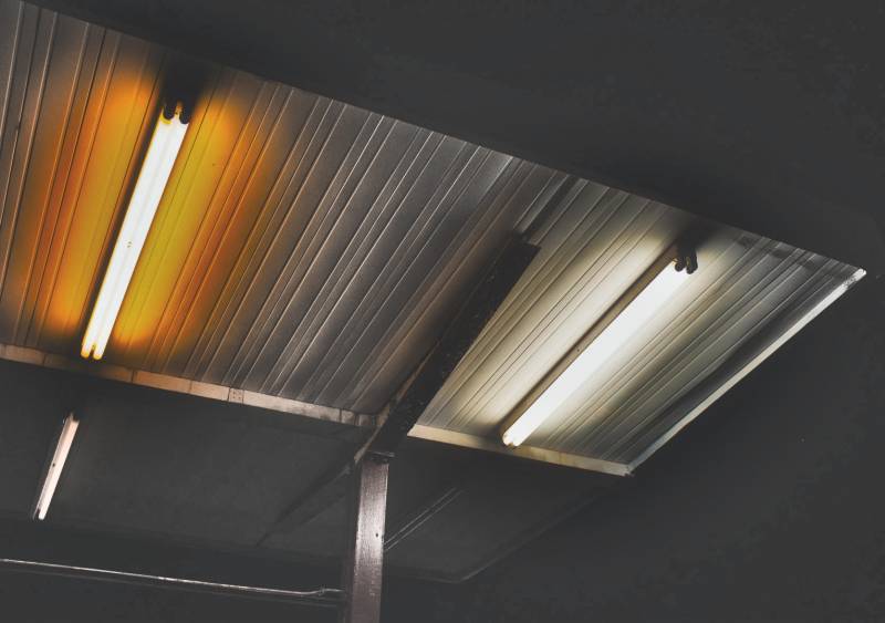 6 Reasons Why Fluorescent Lights Flicker Homestead And Prepper