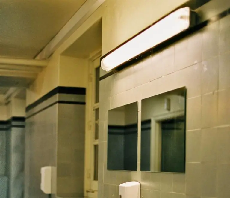 6 Reasons Why Fluorescent Lights Flicker Homestead & Prepper