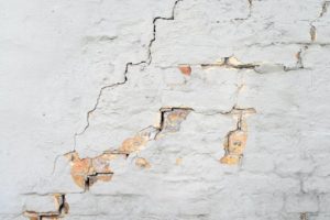 How To Fix Large Cracks In Walls