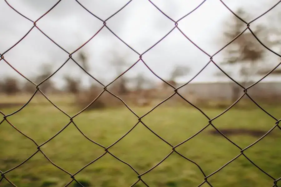 How to Stretch Wire Fence